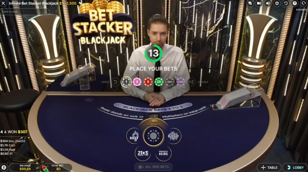 Un giocatore decide se puntare, astenersi o considerare puntate aggiuntive in una partita di Bet Stacker Blackjack su CoinCasino.